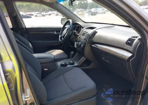 2011 Kia Sorento Lx z USA, uszkodzony, nr VIN 5XYKT3A13BG110529